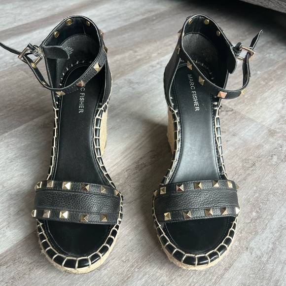 Marc Fisher Kegan Espadrille Wedge Sandals 9.5 black VALENTINO ROCKSTUD INSPIRED - Picture 2 of 8